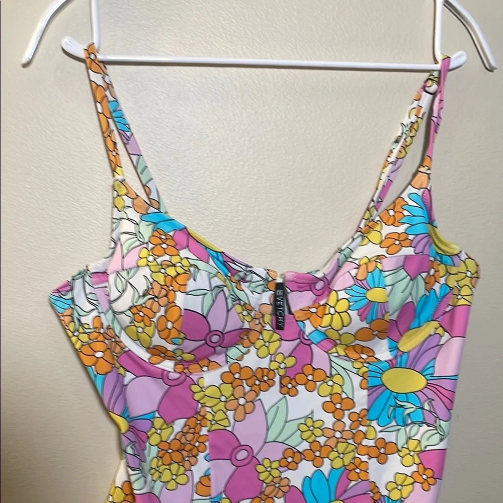 VETCHY Montego Underwire Floral Swimsuit - with Removable Belt - Picture 7 of 14